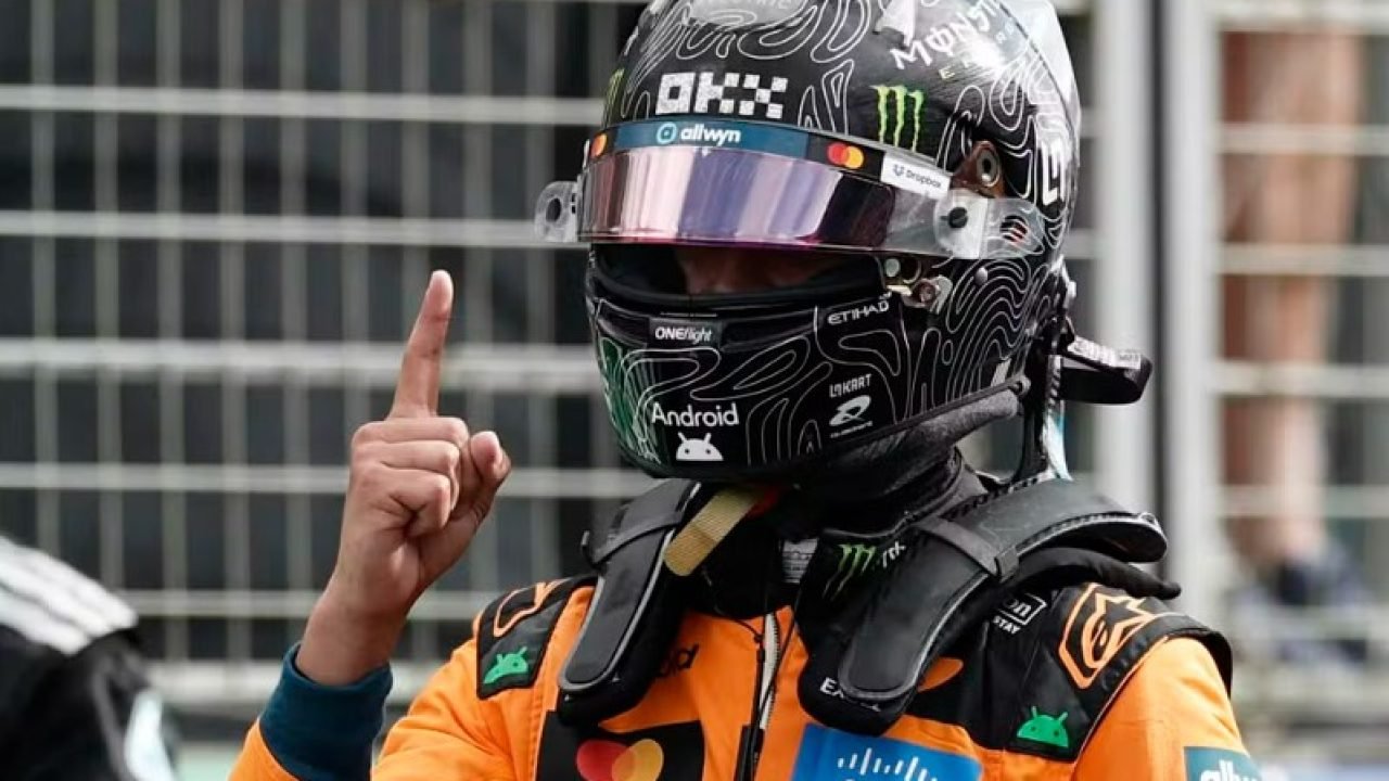 Lando Norris comemora a vitória no GP da Holanda de F1 2026 — Foto: Benoit Tessier/Reuters