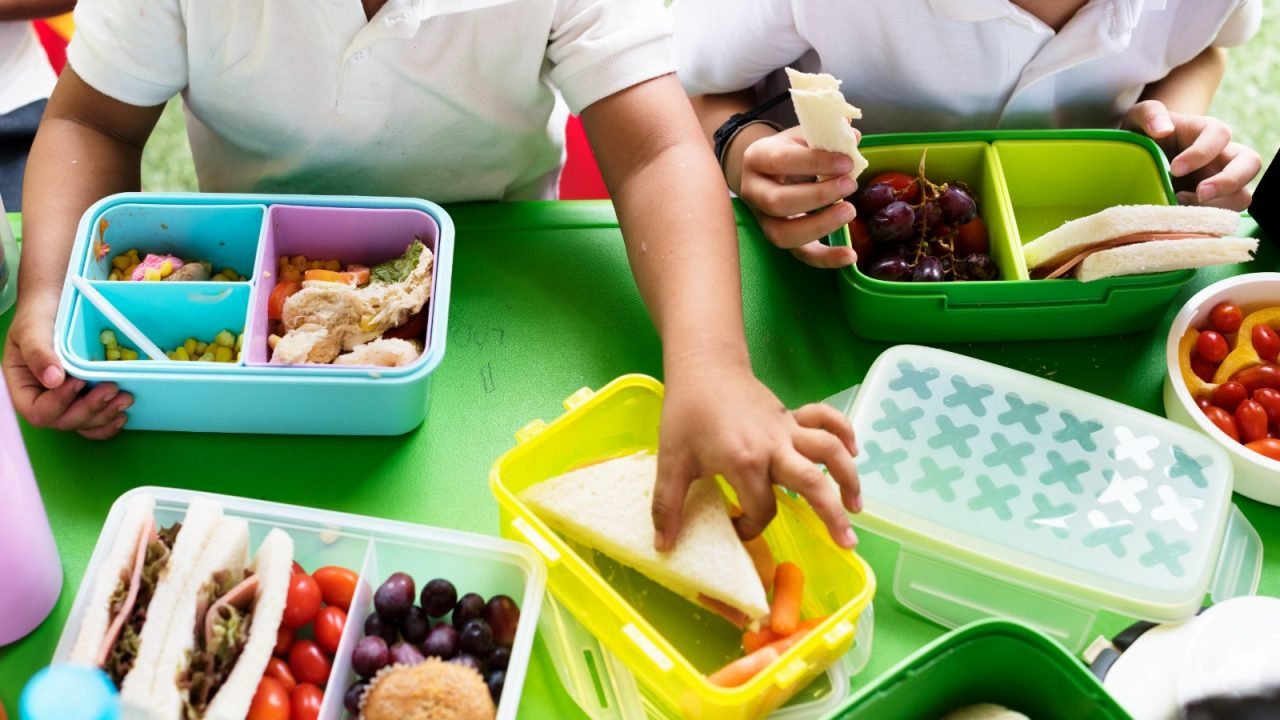 o-que-uma-crianca-come-na-escola-pode-definir-como006456760202606121742.jpg