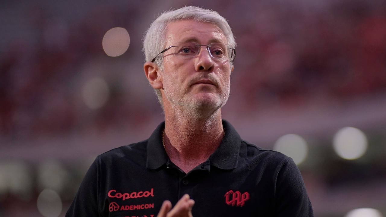 odair-hellmann-athletico-afasta-mastriani-habraao