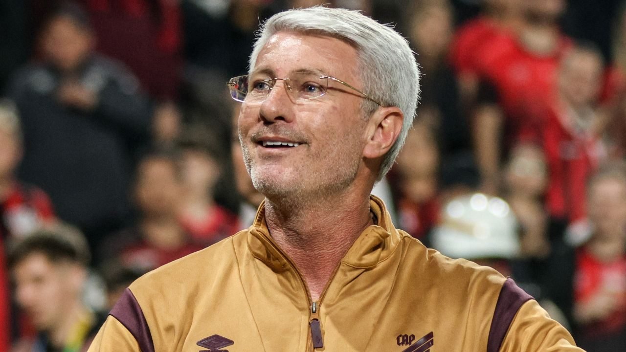 odair-hellmann-tecnico-athletico