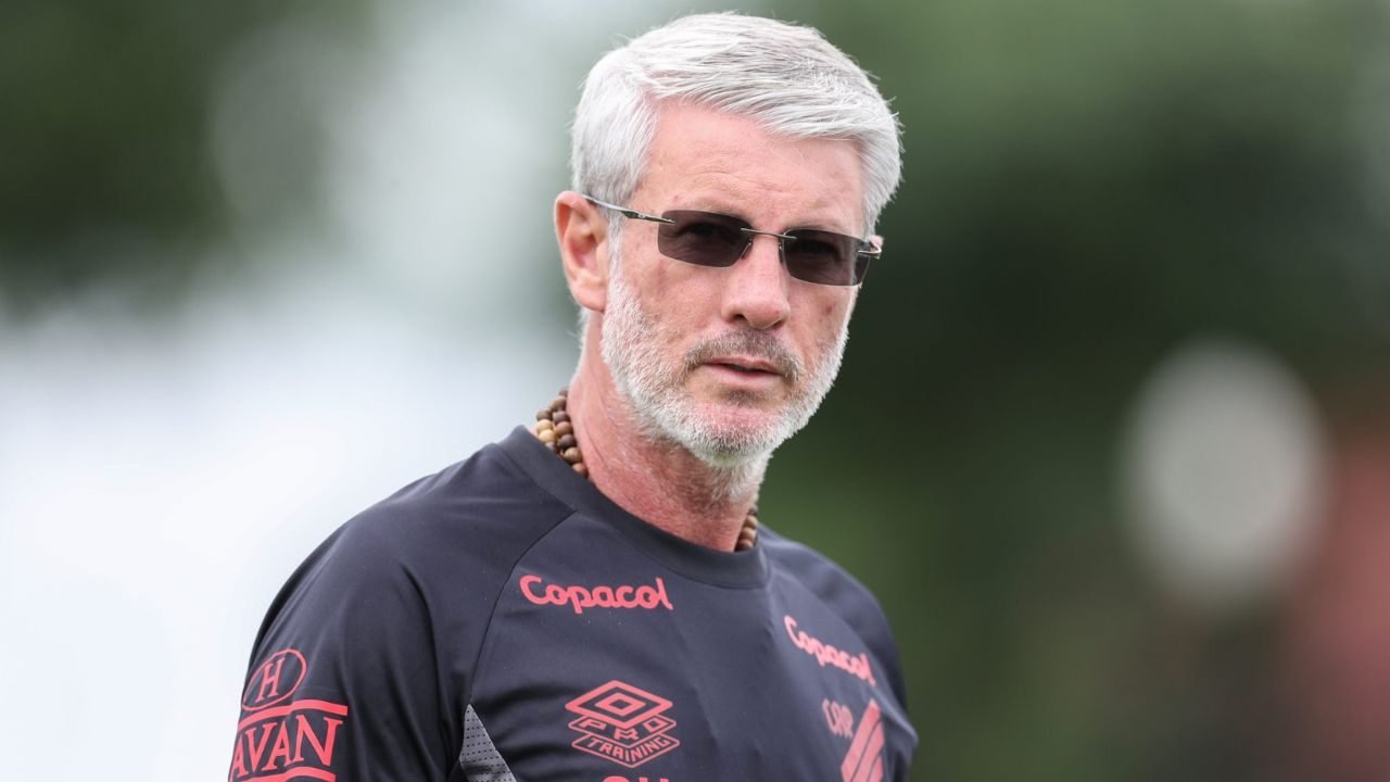 odair-hellmann-tecnico-athletico