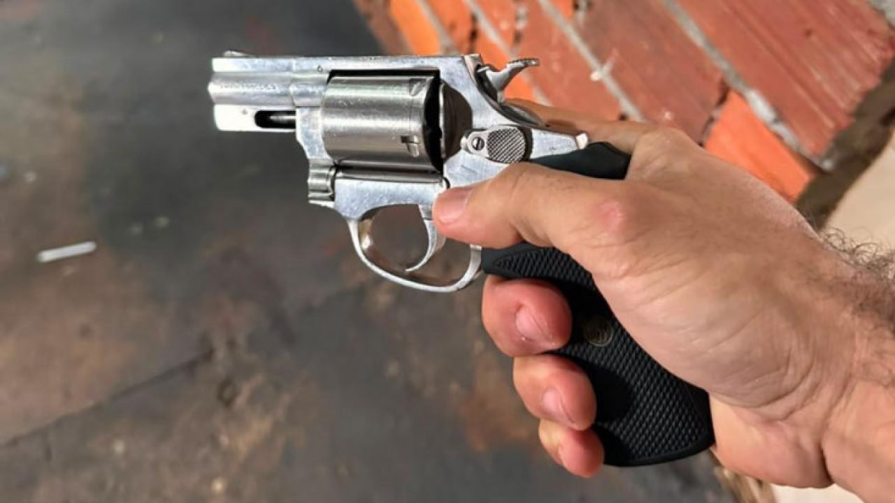 pcpr_prende_homem_por_porte_ilegal_de_arma_de_fogo_em_paranavai1111119.jpg