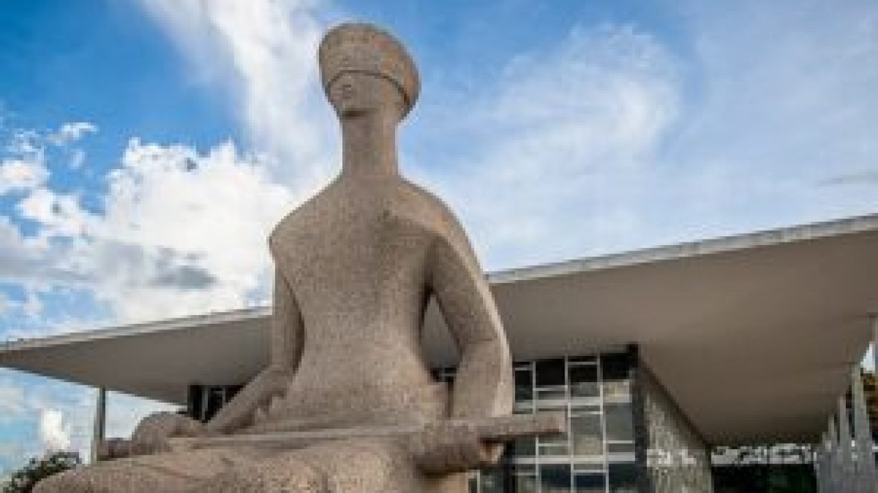 quem-fiscaliza-o-supremo-stf-colunista-malu-gaspar-o-globo-300x194-1