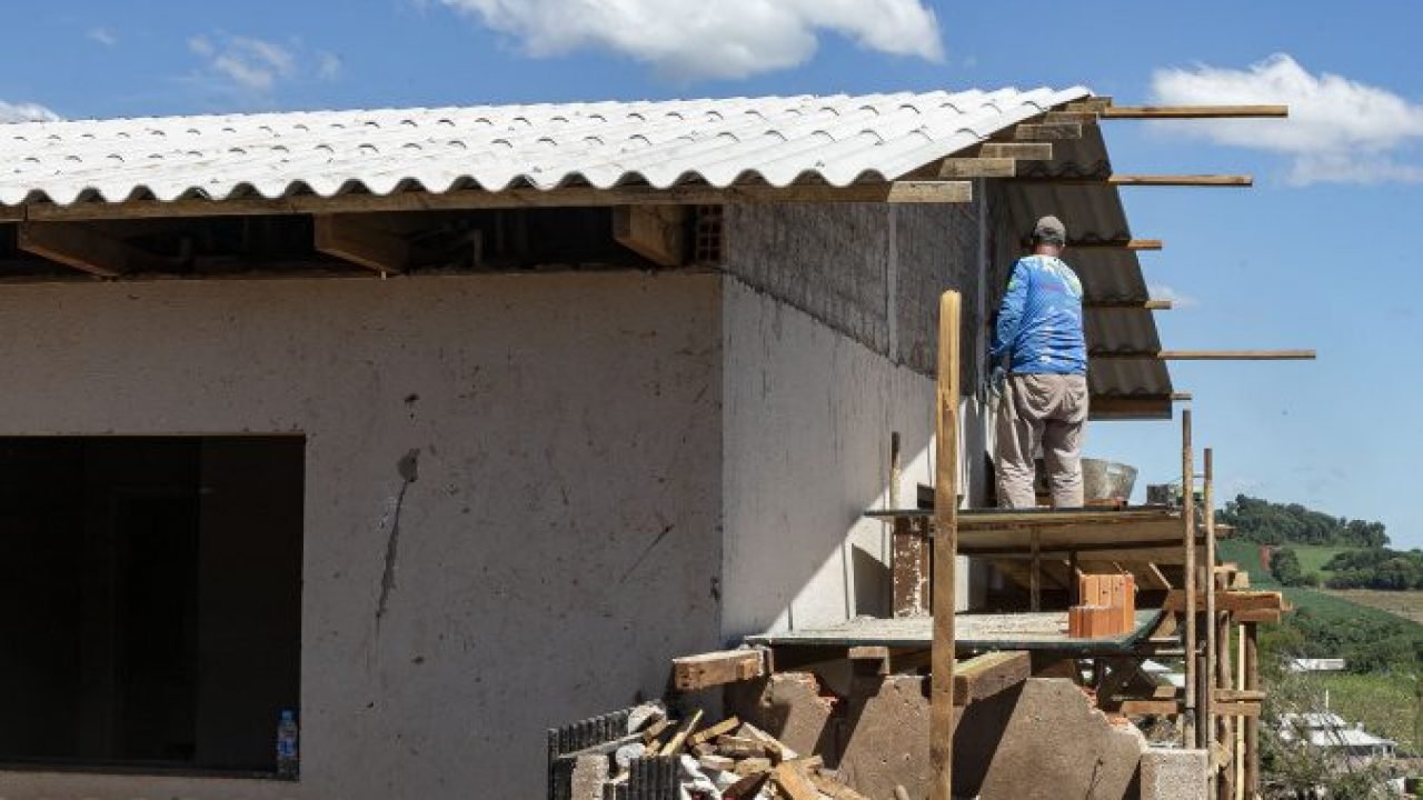 Governo do Paraná envia mais 46 cartões do Programa Reconstrução para Rio Bonito do Iguaçu