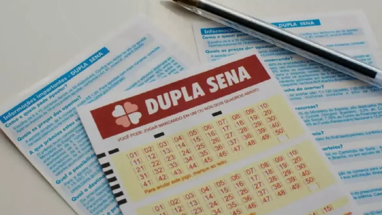 O sorteio do resultado da Dupla Sena 2961 acontece a partir das 21h — Foto: O so
