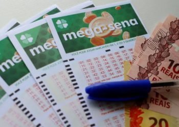 O apostador deve escolher entre 6 e 20 números dentre os 60 disponíveis no volan