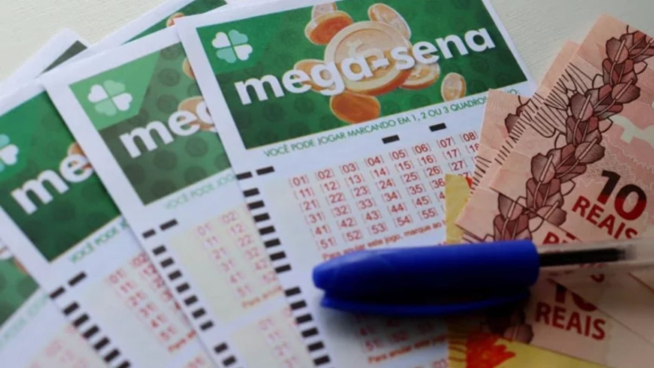 O apostador deve escolher entre 6 e 20 números dentre os 60 disponíveis no volan