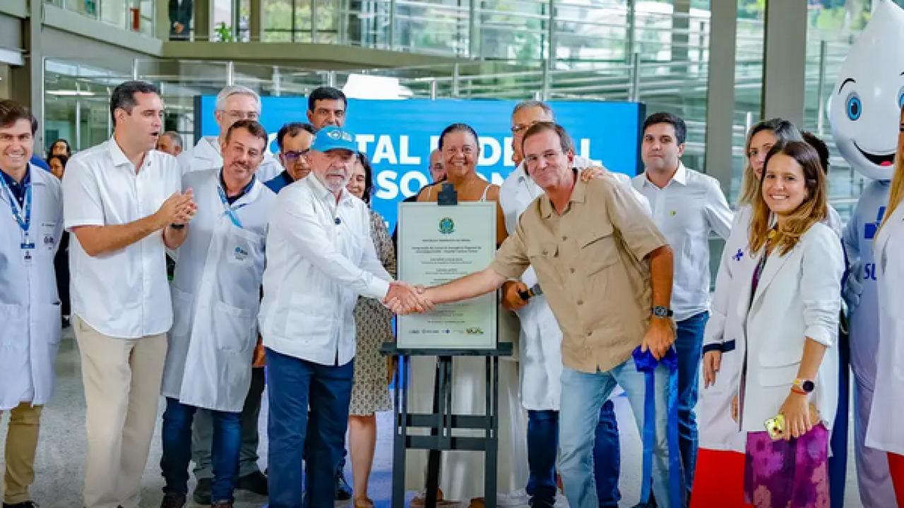 Lula durante inauguração do pronto-socorro no Rio de Janeiro — Foto: Carregando