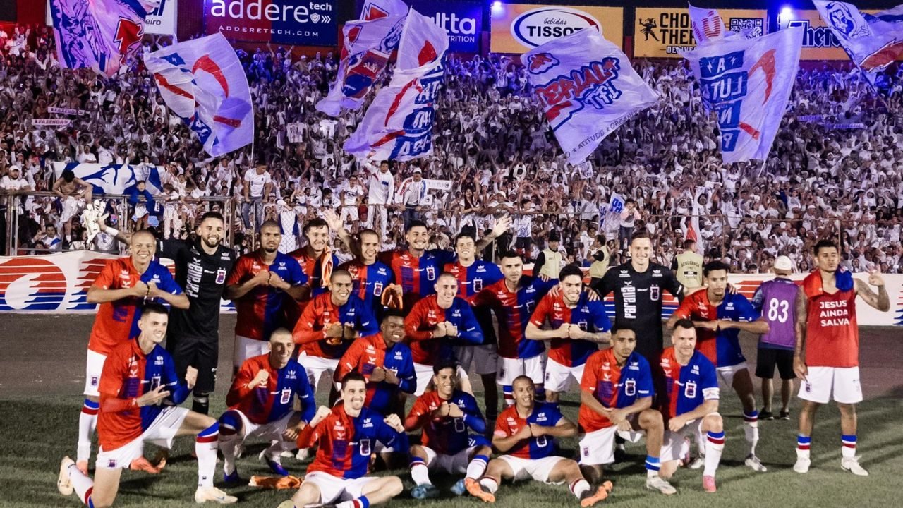 torcida-parana-clube-lota-vila-capanema-estreia-segunda-divisao