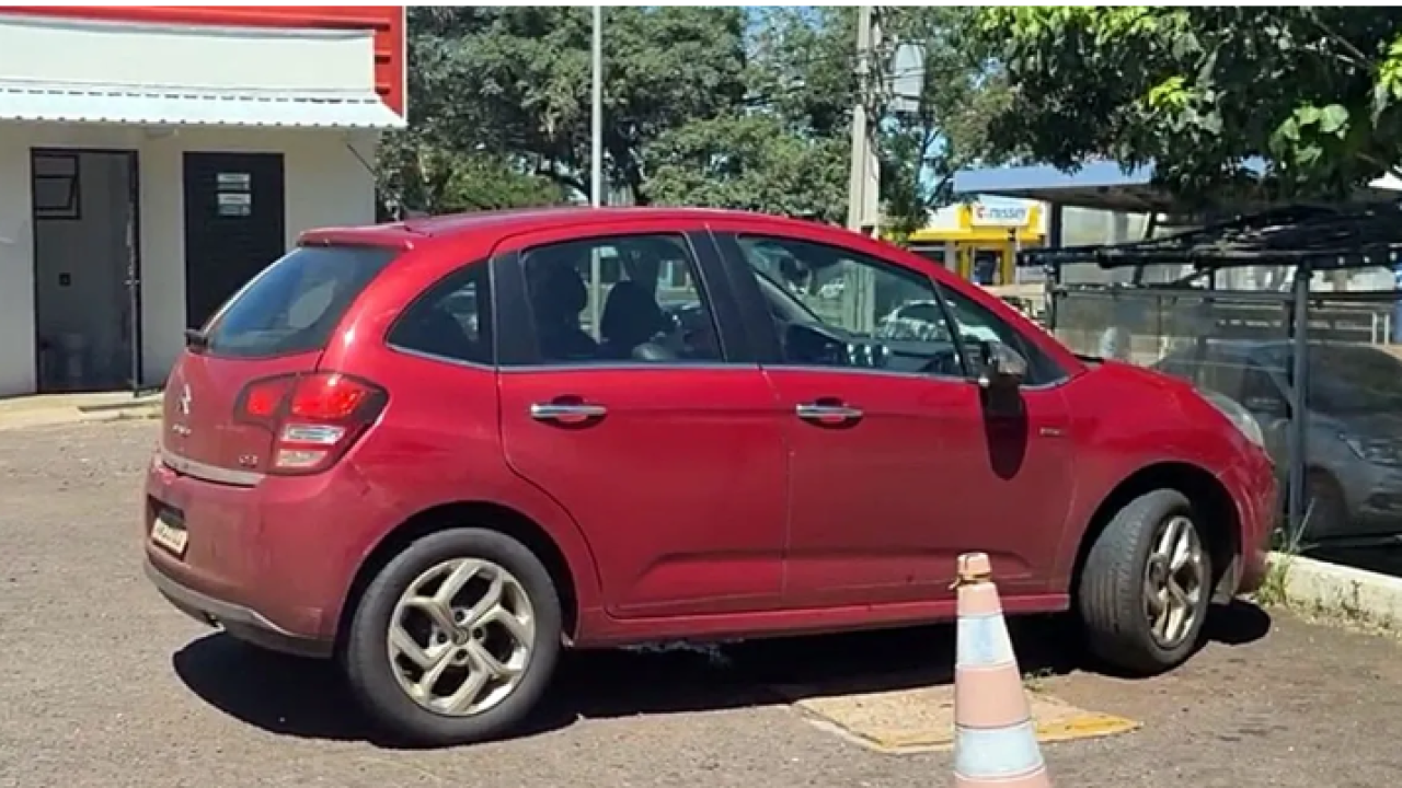 Homem é encontrado morto dentro de carro na UPA Tancredo Neves, em Cascavel