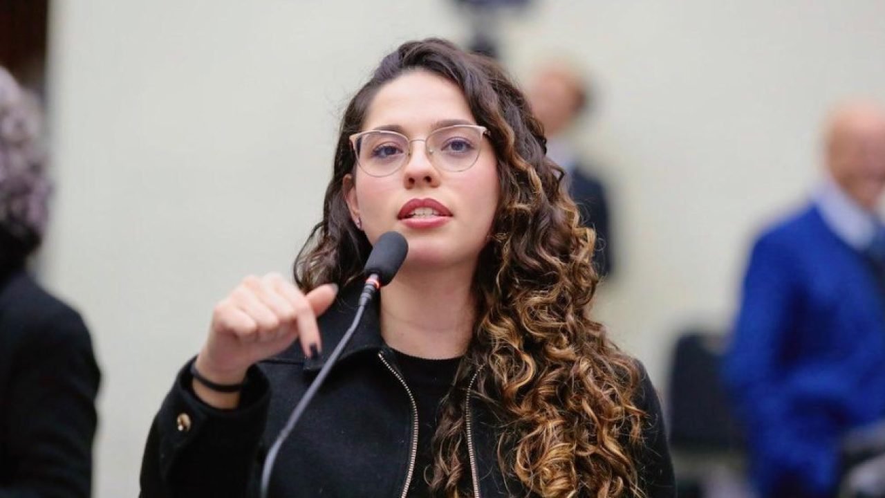 A parlamentar defende a revisão do modelo atual e reforça que seguirá acompanhan