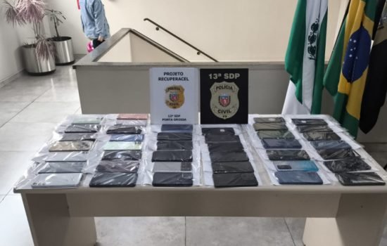 PCPR restitui aos reais proprietários mais de 50 celulares recuperados em Ponta Grossa