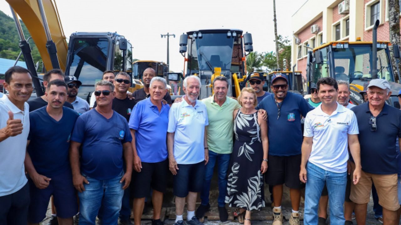 Governo do Estado entrega R$ 3,7 milhões em máquinas agrícolas para Matinhos